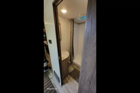 ISLAND SINK, DUEL RECLINERS