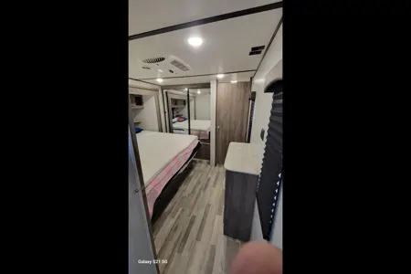 ISLAND SINK, DUEL RECLINERS