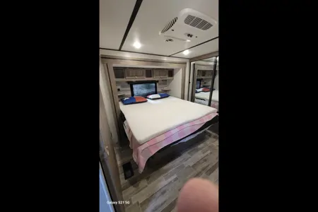 ISLAND SINK, DUEL RECLINERS