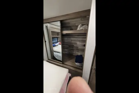 ISLAND SINK, DUEL RECLINERS