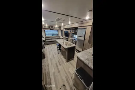 ISLAND SINK, DUEL RECLINERS