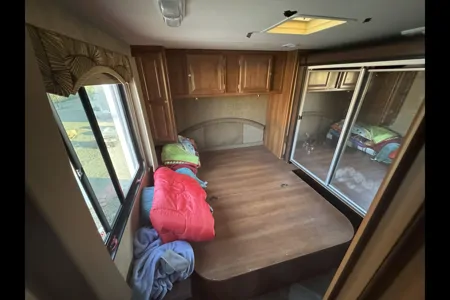Adventure-Ready Coachmen Leprechaun – Sleeps 8!