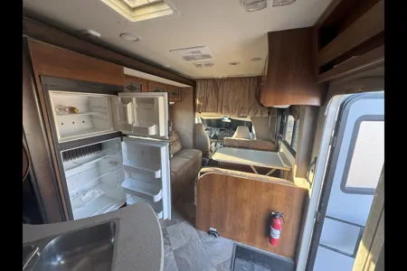 Adventure-Ready Coachmen Leprechaun – Sleeps 8!