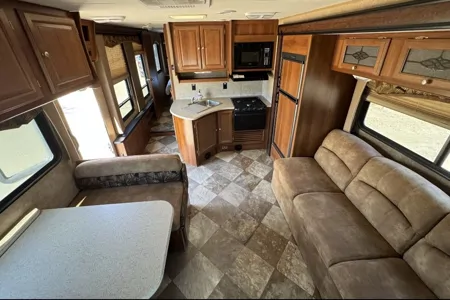 Adventure-Ready Coachmen Leprechaun – Sleeps 8!