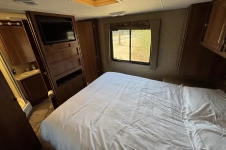 Adventure-Ready Coachmen Leprechaun – Sleeps 8!