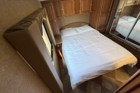 Adventure-Ready Coachmen Leprechaun – Sleeps 8!