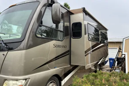 Mac's Thor Motor Coach Serrano Z 31 Class A