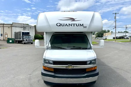 Modern Thor Motor Coach Quantum SE - Easy to Drive • Sleeps 6 • Fully Equipped