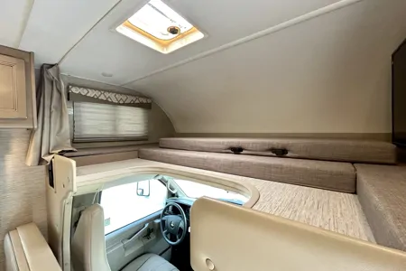 Modern Thor Motor Coach Quantum SE - Easy to Drive • Sleeps 6 • Fully Equipped