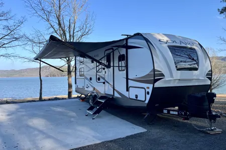 The Wanderer - Palomino SolAire Ultra Lite 240BHS
