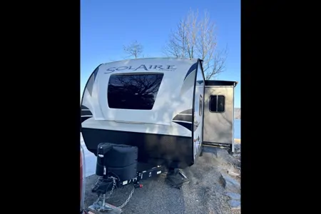 The Wanderer - Palomino SolAire Ultra Lite 240BHS