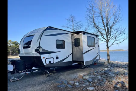 The Wanderer - Palomino SolAire Ultra Lite 240BHS