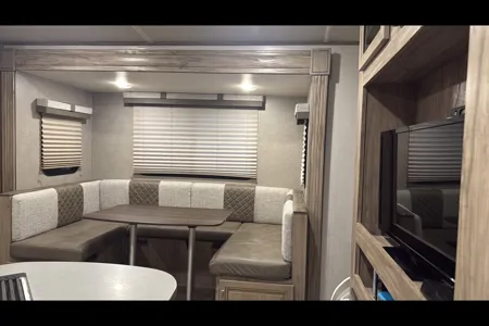 The Wanderer - Palomino SolAire Ultra Lite 240BHS