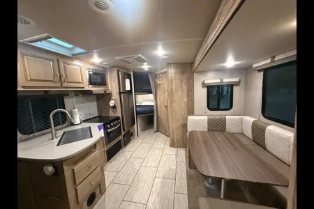 The Wanderer - Palomino SolAire Ultra Lite 240BHS