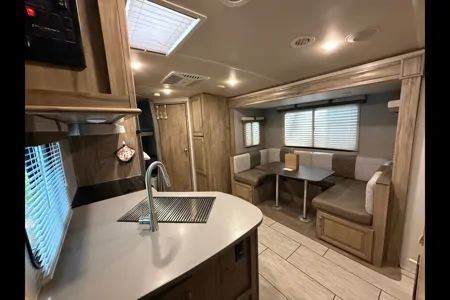 The Wanderer - Palomino SolAire Ultra Lite 240BHS