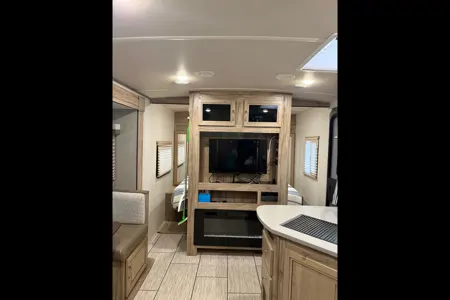 The Wanderer - Palomino SolAire Ultra Lite 240BHS