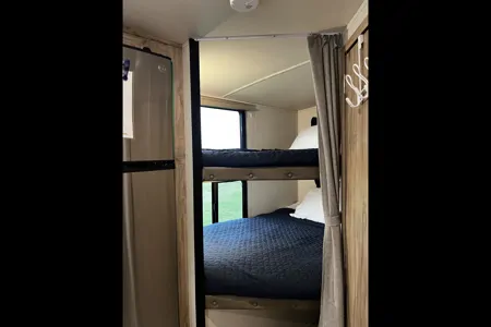 The Wanderer - Palomino SolAire Ultra Lite 240BHS
