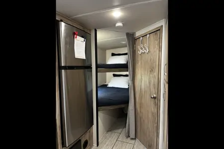 The Wanderer - Palomino SolAire Ultra Lite 240BHS