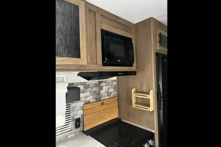 Stephane Forest River Wolf Pack Roulotte