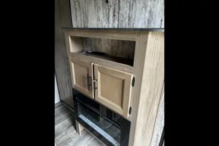 Stephane Forest River Wolf Pack Roulotte