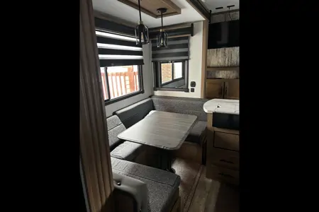 Stephane Forest River Wolf Pack Roulotte