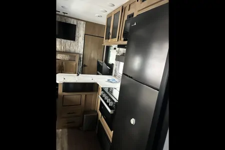 Stephane Forest River Wolf Pack Roulotte