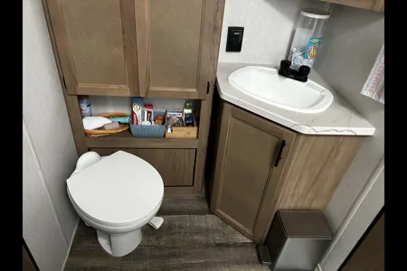 Stephane Forest River Wolf Pack Roulotte