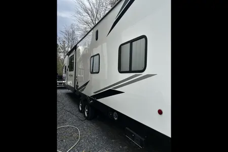 Stephane Forest River Wolf Pack Roulotte