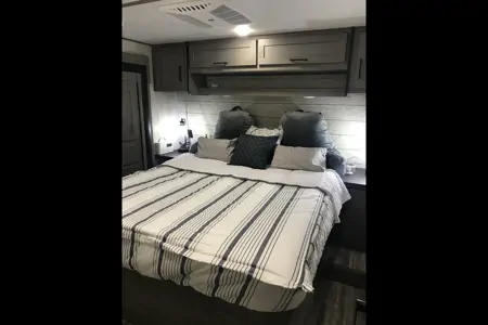 Family Luxury - Keystone Carbon 358 2021 Fifth Wheel