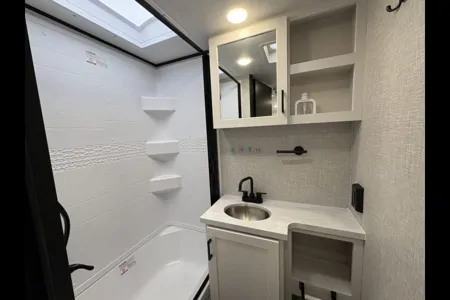 WANDA WANDER- YOUR COZY ADVENTURE TRAILER