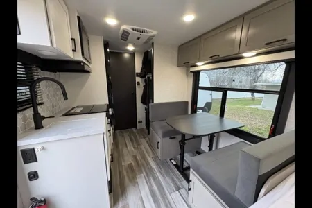 WANDA WANDER- YOUR COZY ADVENTURE TRAILER