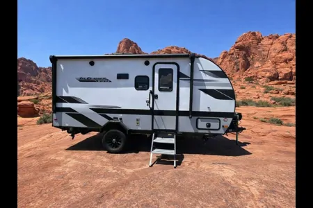 WANDA WANDER- YOUR COZY ADVENTURE TRAILER