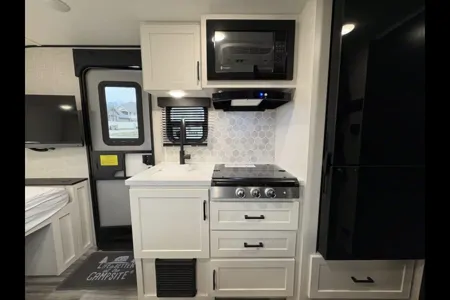 WANDA WANDER- YOUR COZY ADVENTURE TRAILER