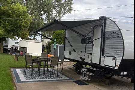 East to West Della Terra 18bhle Travel Trailer