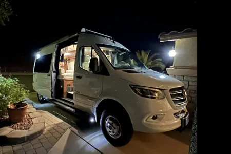 Joe's Winnebago Boldt Class B