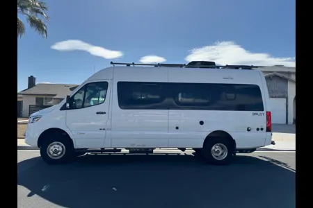 Joe's Winnebago Boldt Class B