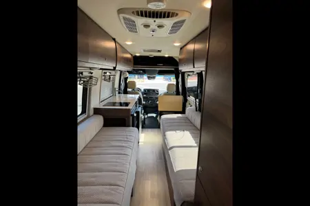 Joe's Winnebago Boldt Class B