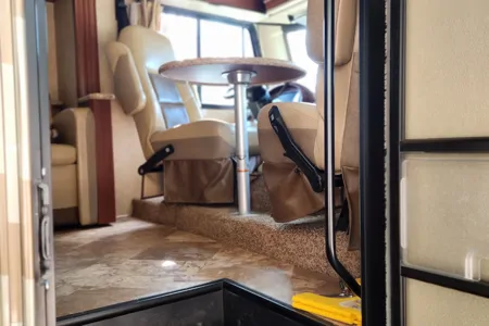 Michael and Jonna's Thor Ace motorhome Ace 29.3 Class A