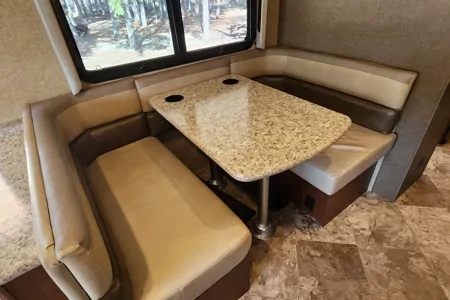 Michael and Jonna's Thor Ace motorhome Ace 29.3 Class A
