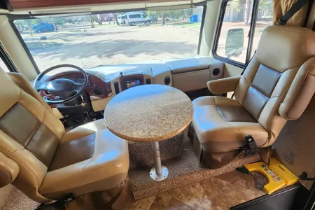 Michael and Jonna's Thor Ace motorhome Ace 29.3 Class A