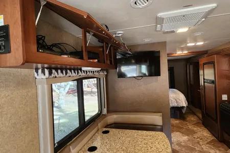 Michael and Jonna's Thor Ace motorhome Ace 29.3 Class A