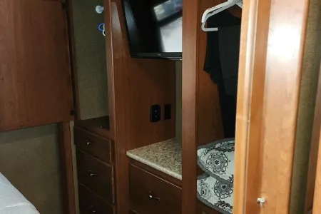 Michael and Jonna's Thor Ace motorhome Ace 29.3 Class A