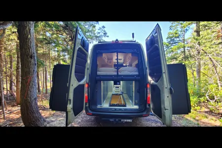 Mercedes-Benz 2500 4x4 Activan Cypress 170