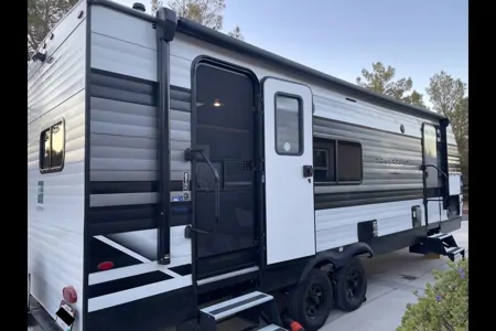 Spacious, Clean, Escape-Ready Trailer – Tow & Go!