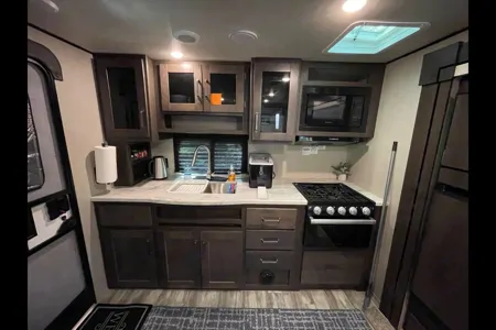 Spacious, Clean, Escape-Ready Trailer – Tow & Go!