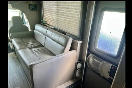 Jeffrey's Thor Motor Coach 31 EV Fourwinds 2021 Class C