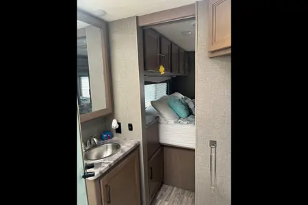 Jeffrey's Thor Motor Coach 31 EV Fourwinds 2021 Class C