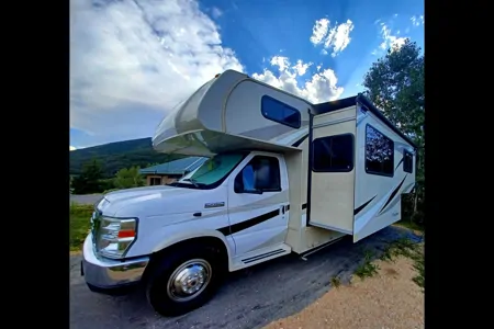 Lucky Leprechaun Class C RV