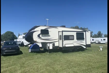 Saint Keystone Elkridge Fifth Wheel