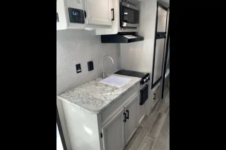 Rob and Samantha’s Jayco 184BS Travel Trailer